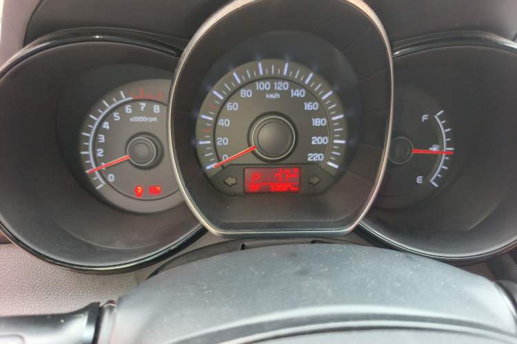 Used Kia K2 2015 Sedan 1.4L Automatic GLS Odometer Close Up