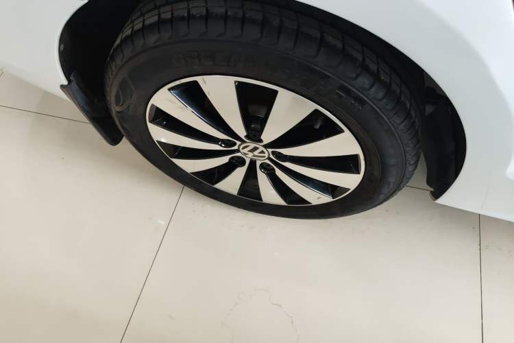 Used Volkswagen Sagitar 2018 180TSI DSG Prestige Edition Right Rear Wheel Hub