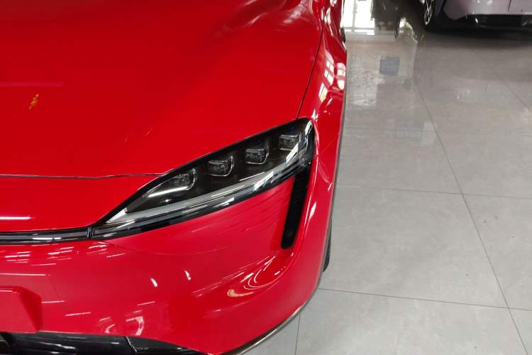 Used Hima Luxeed R7 2024 All-Electric 736 km Ultra Left Front Headlight