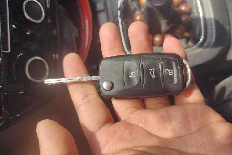 Used Volkswagen Sagitar 2012 1.6L Manual Comfort Model Vehicle Key