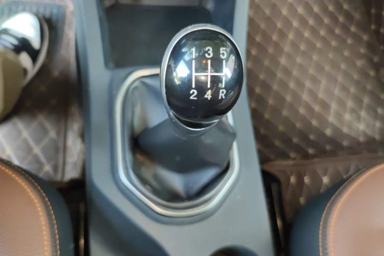 Used FAW Senya R7 2017 1.6L Manual Luxury Model
