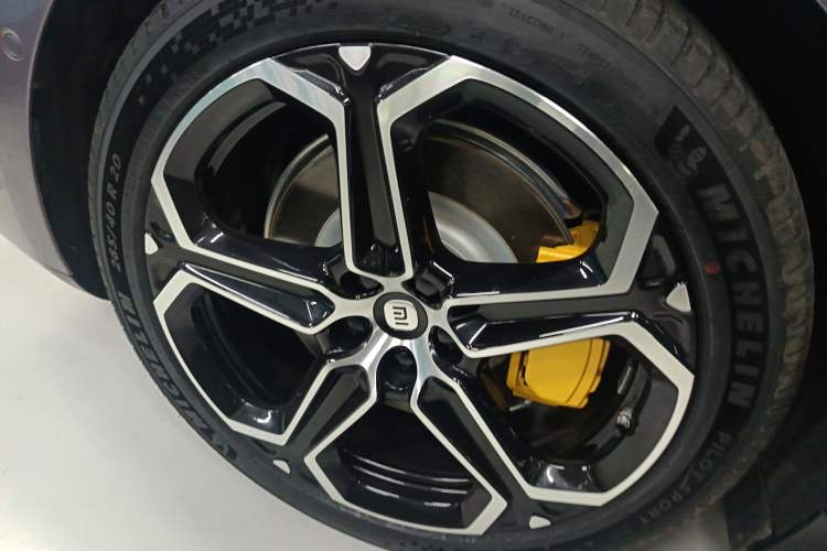 Used Xiaomi Auto SU7 2024 Four-Wheel Drive Ultra-Long Range Advanced Intelligent Driving Max Edition