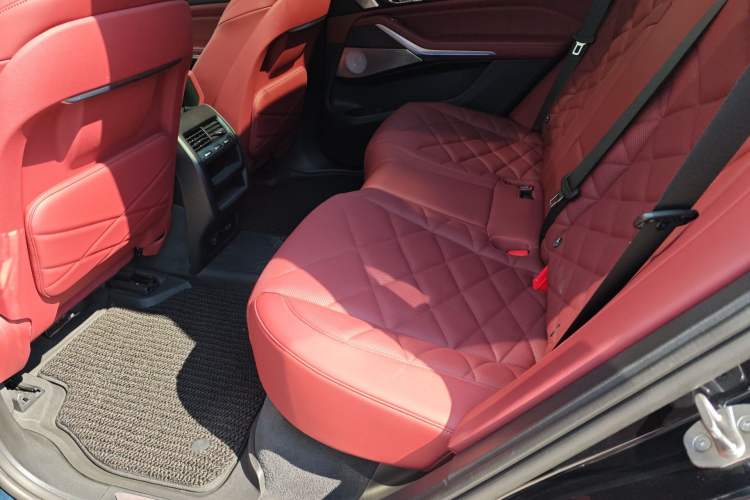 Used BMW X5 2022 Restyled xDrive 30Li Luxury Version M Sport Package Left Rear Seat