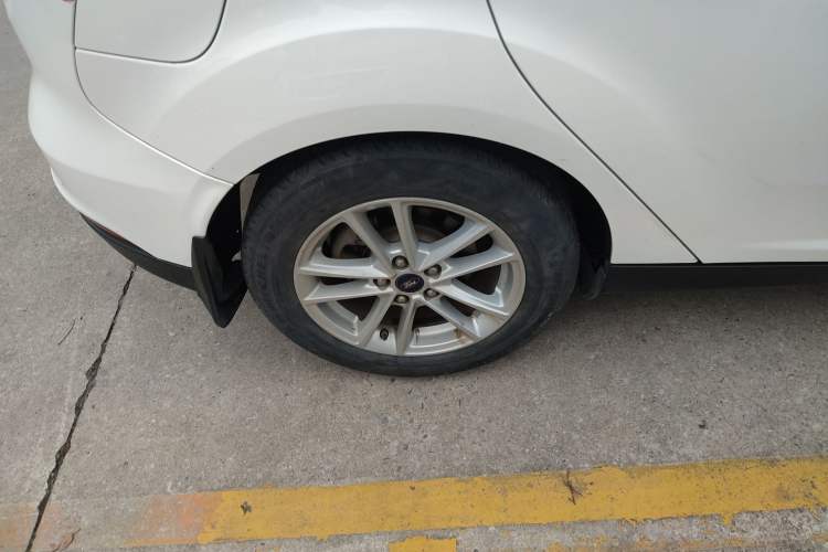 Used Ford Focus 2017 Hatchback 1.6L Automatic Fashion Edition Smart Drive Version Right Rear Wheel Hub