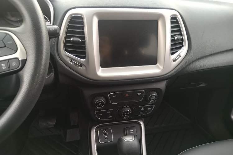Used Jeep Compass 2019 220T Automatic Enjoyment Version Audio And AC Panel