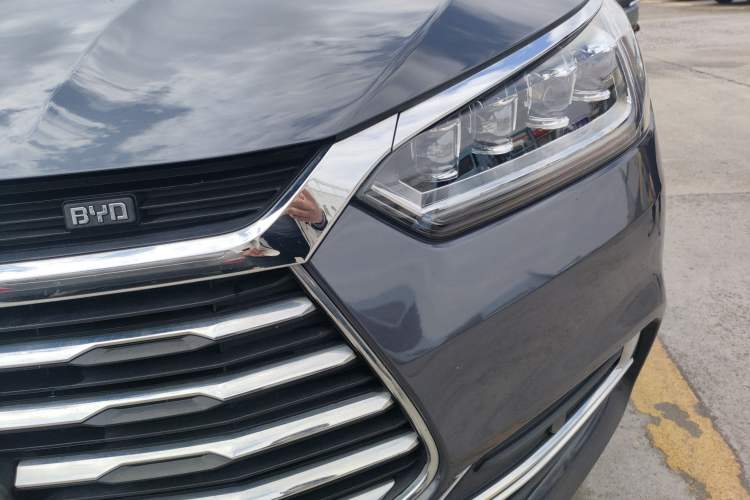 Used BYD Song 2020 Classic Edition 1.5T Automatic Elite Model Left Front Headlight