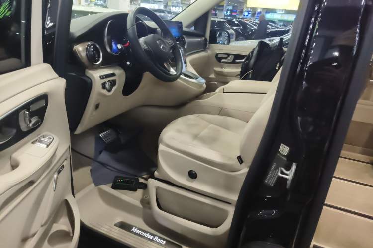 Used Mercedes-Benz V-Class 2021 V 260 L Long Wheelbase Prestige Edition