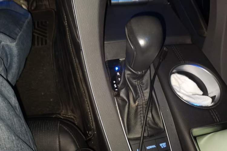 Used Toyota Avalon 2021 2.5L Touring Prestige SPORT Edition Gear Lever