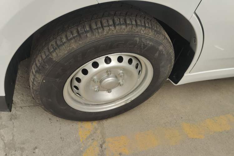 Used Wuling Yangguang 2025 Model 400km Bus Edition—Comfort Edition
