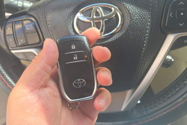 Used Toyota Highlander 2015 2.0T Four-Wheel Drive Luxury Edition 7-Seater
