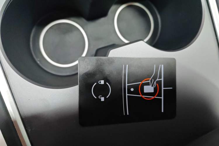 Used Tesla Model Y 2023 Long-Range All-Wheel-Drive Version Interior 1