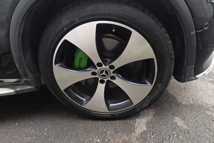 Used Mercedes-Benz GLC 2018 GLC 300 4MATIC Sport Edition Right Front Wheel Hub