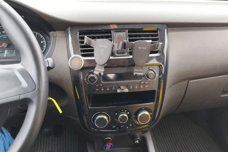 Used Wuling Rongguang V 2016 1.5L Standard Version Audio And AC Panel