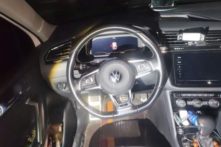 Used Volkswagen Tiguan L 2021 380TSI Automatic All-Wheel Drive R-Line Comfort Plus 7-Seater Steering Wheel