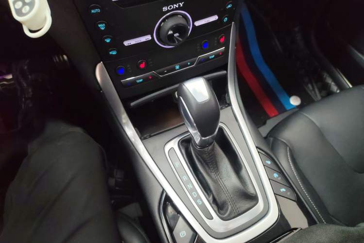 Used Ford Edge 2015 2.0T GTDi Four-Wheel Drive Prestige Model