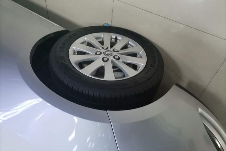 Used Buick GL8 2018 28T Comfort Model China VI Standard Exterior 4