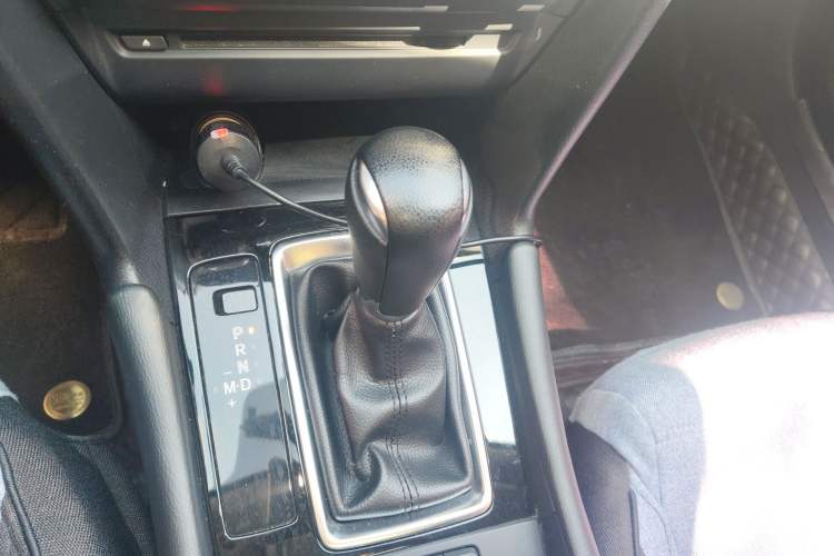 Used Mazda 3 Axela 2017 Hatchback 1.5L Automatic Luxury Model Emission Standard China V Gear Lever