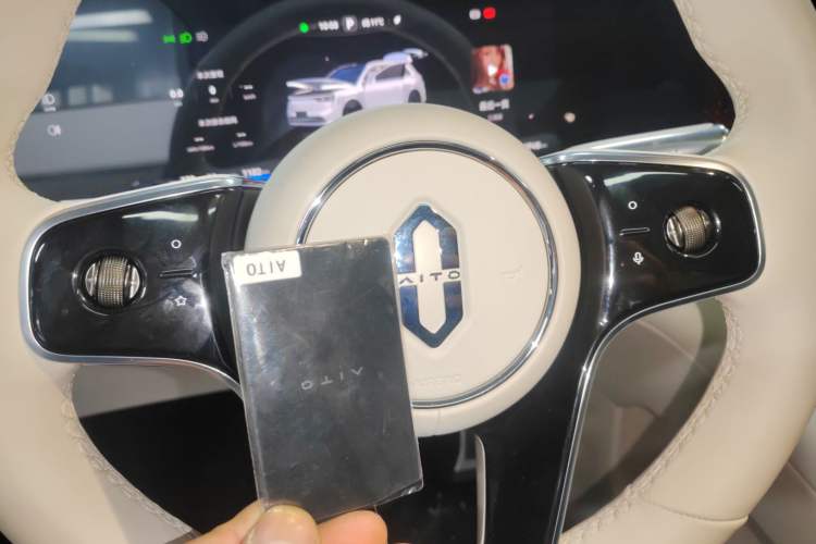 Used Hima AITO M8 2025 Extended-Range Ultra Version 53.4 kWh 5-Seater Edition