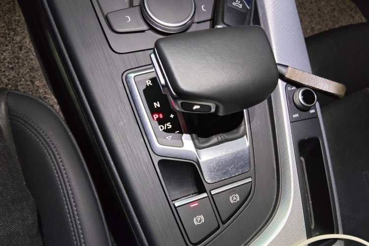 Used Audi A5 2019 Sportback 40 TFSI Fashion Model Gear Lever