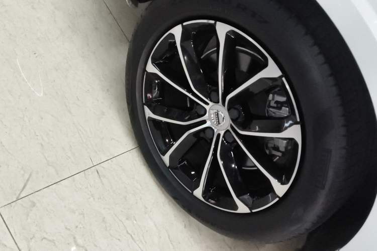 Used Volvo S60 2022 B4 Zhiyi Luxury Edition Right Rear Wheel Hub