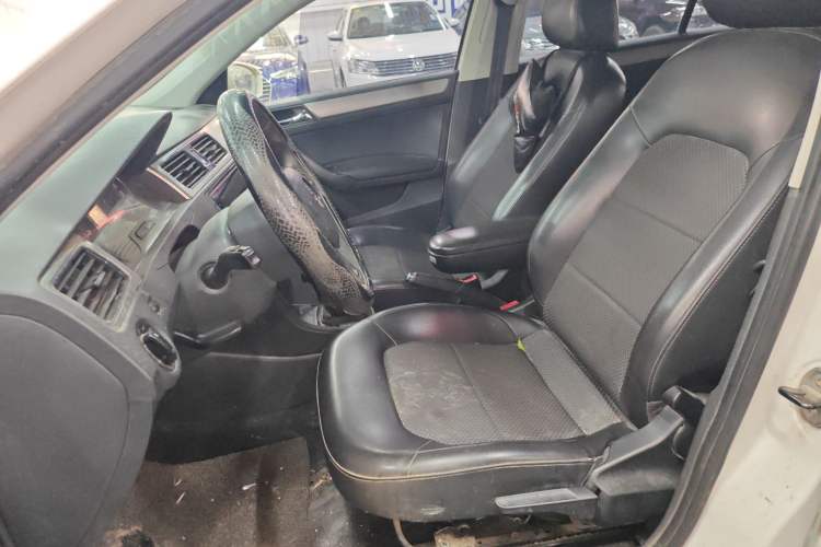 Used Skoda Rapid Spaceback 2014 1.6L Automatic Enjoyment Edition Left Front Seat