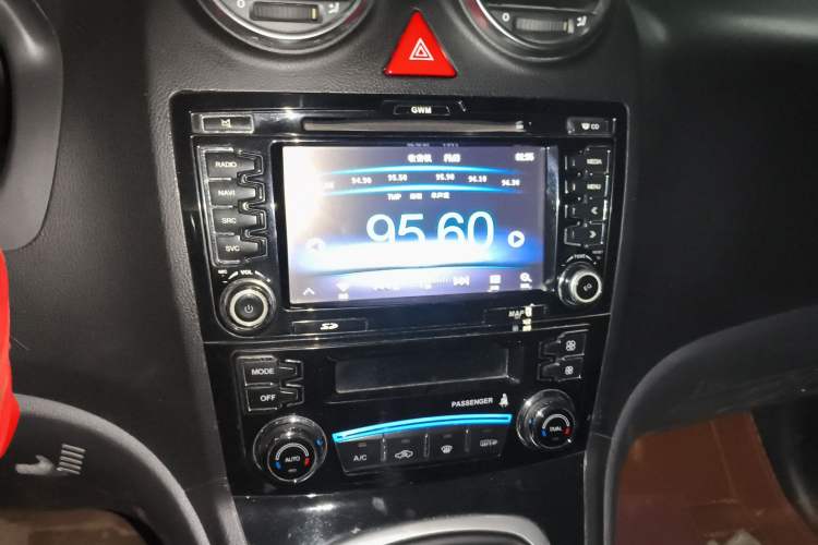 Used Haval H6 2014 Upgraded Model 1.5T Manual Two-Wheel Drive Elite Version Audio And AC Panel