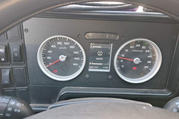 Used Iveco Daily 2021 2.5T A35 M1 Passenger Van 5-9 Seats Short Wheelbase Low Roof Single Tire Manual Doors