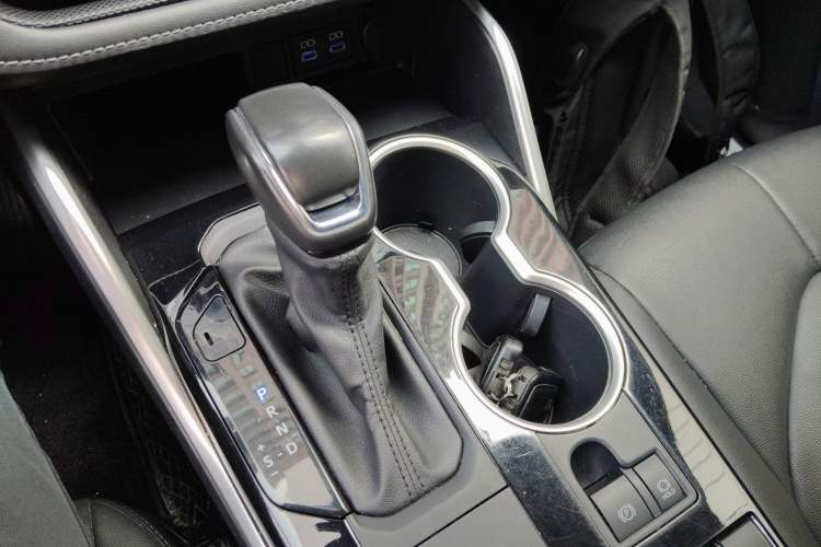 Used Toyota Highlander 2022 Dual-Engine 2.5L Four-Wheel Drive Luxury Edition 7 Seats Gear Lever