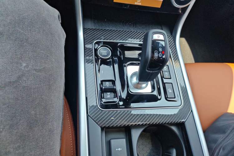 Used Jaguar XEL 2024 2.0T 250 PS R-DYNAMIC S Ebony Black Sport Edition Gear Lever