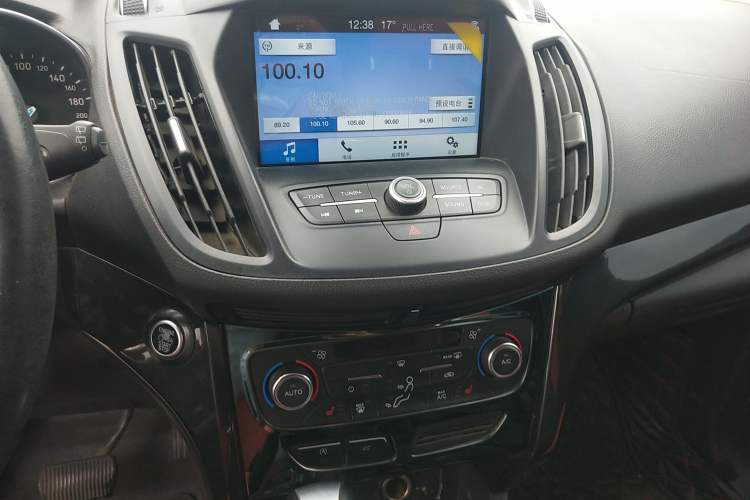 Used Ford Kuga 2017 EcoBoost 180 Two-Wheel-Drive Luxury Wing Edition Audio And AC Panel