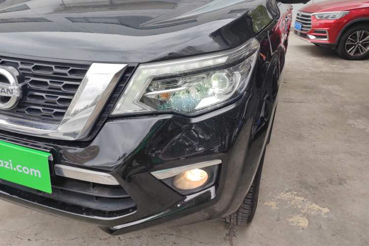 Used Nissan Terra 2018 2.5L Automatic 4x4 Luxury Edition Left Front Headlight