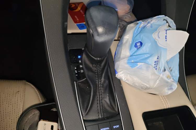 Used Toyota Avalon 2019 Dual-Engine 2.5L Luxury Edition China VI Standard Gear Lever