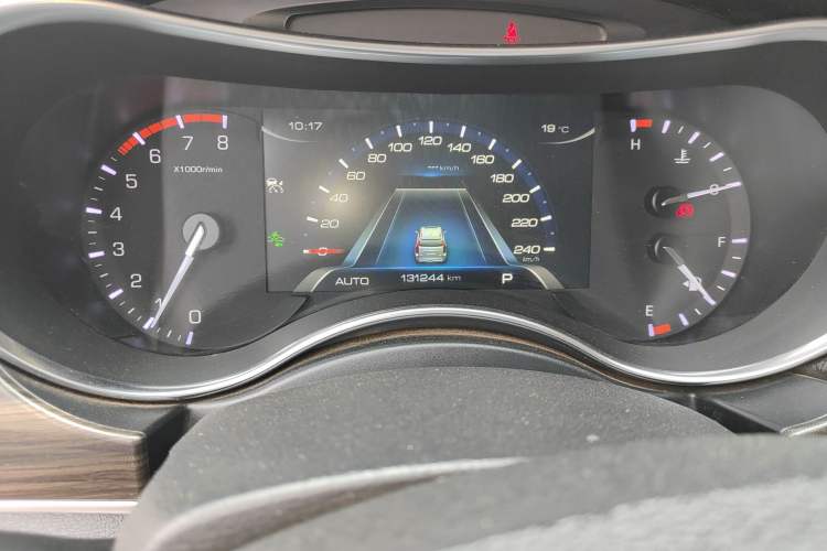 Used Haval H9 2017 2.0T Gasoline 4x4 Premium 5-Seater Odometer Close Up