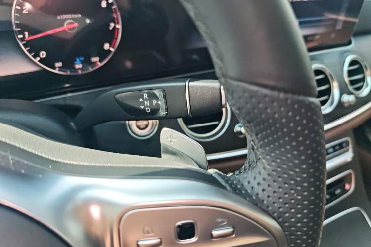 Used Mercedes-Benz E-Class 2019 Restyled E 300 L Sporty and Stylish Edition Gear Lever