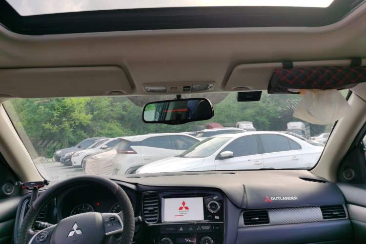 Used Mitsubishi Outlander 2013 2.0L 4x4 Urban Navigation Edition 5 Seats Headliner