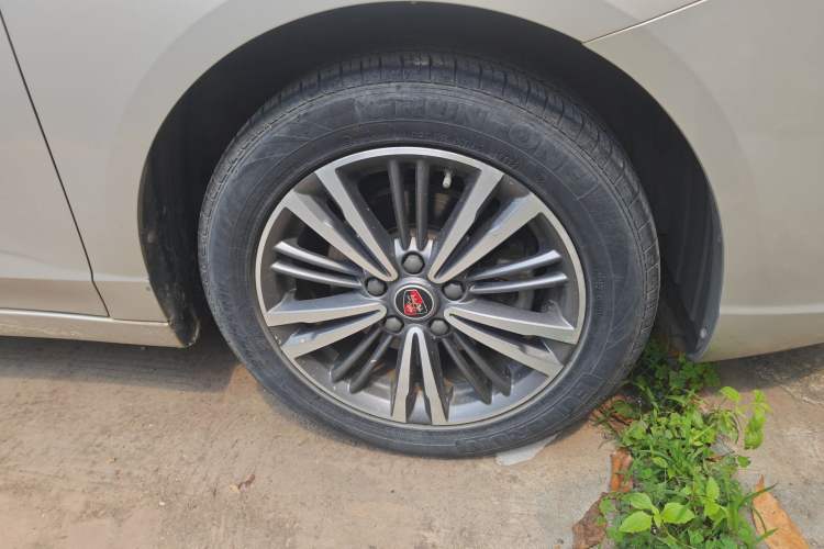 Used Roewe i5 2019 1.5L Automatic 4G Connected Langhao Edition Right Front Wheel Hub