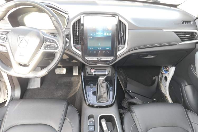 Used Baojun 530 2020 1.5T CVT Prestige Connected Version 7 Seats Audio And AC Panel
