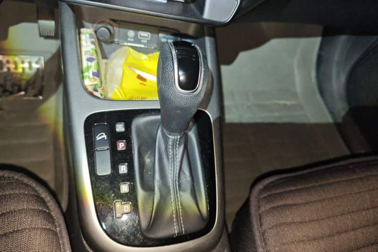 Used Kia KX3 2015 1.6L Automatic Two-Wheel Drive DLX Gear Lever