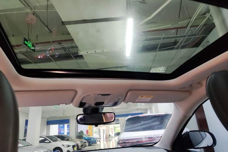 Used Jeep Cherokee 2019 2.0T Two-Wheel Drive Smart Enjoyment Version China V

