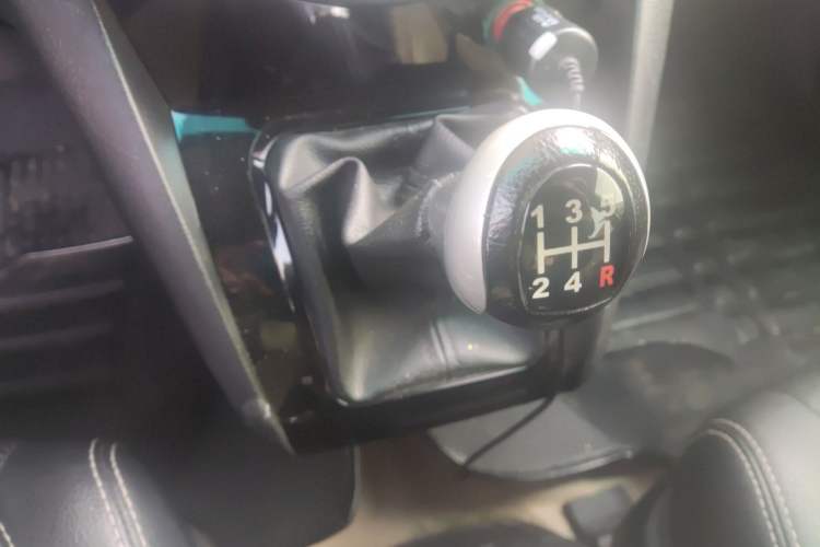 Used BYD S6 2013 Platinum Edition 2.0L Manual Luxury Model