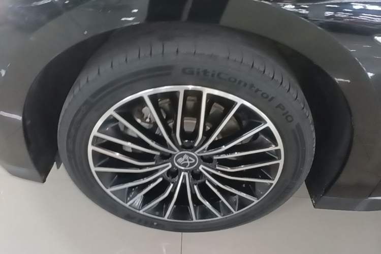 Used BYD Han 2023 EV Champion Edition 506KM Front-Wheel-Drive Premium Model Exterior 4