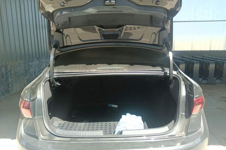 Used Volkswagen Sagitar 2025 Revised 300TSI DSG Excellence Edition Trunk