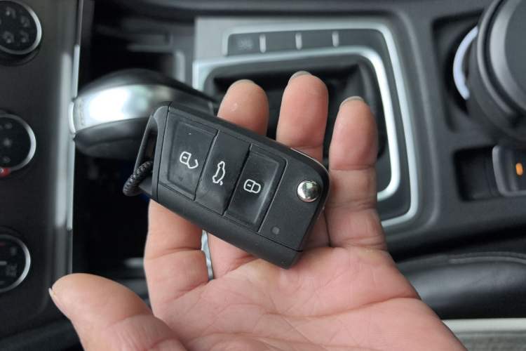 Used Volkswagen Golf 2015 1.4TSI Automatic Luxury Model Vehicle Key