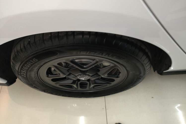 Used BYD Seal 05 DM-i 2025 DM-i Smart Drive 55KM Luxury Model Right Rear Wheel Hub