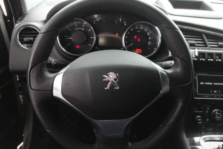 Used Peugeot 3008 2015 1.6THP Automatic Prestige Edition Steering Wheel