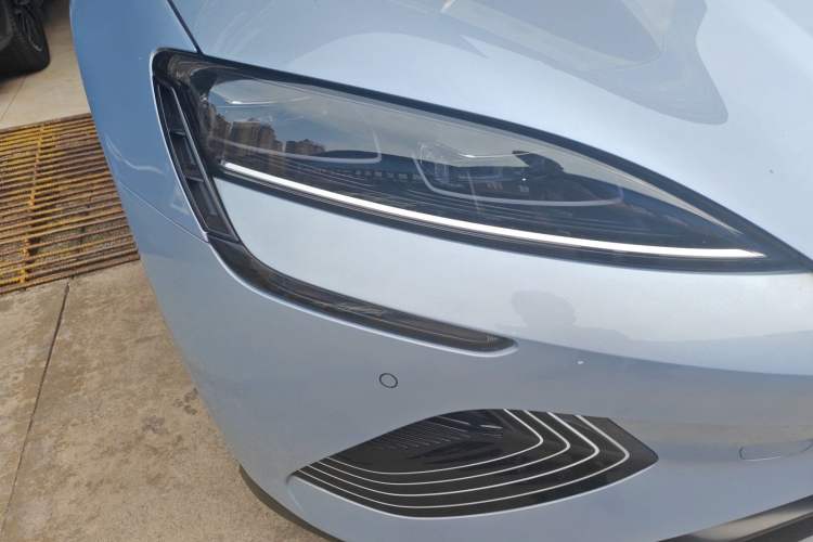 Used BYD Seal 2022 700 km Long-Range Rear-Wheel-Drive Version Right Front Headlight