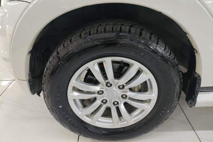 Used Mitsubishi Pajero (Parallel Import) 2017 V97 3.8L 5-Door GLS Model with Sunroof – U.S. Specification