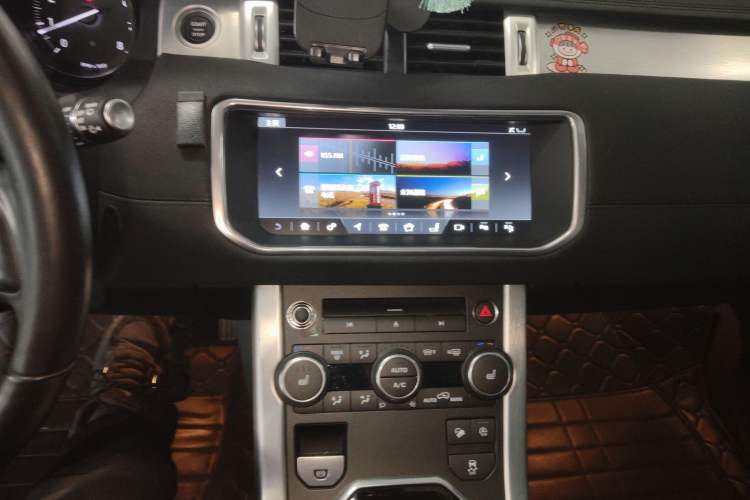 Used Land Rover Range Evoque 2018 240 PS SE Smart Brilliance Edition Audio And AC Panel