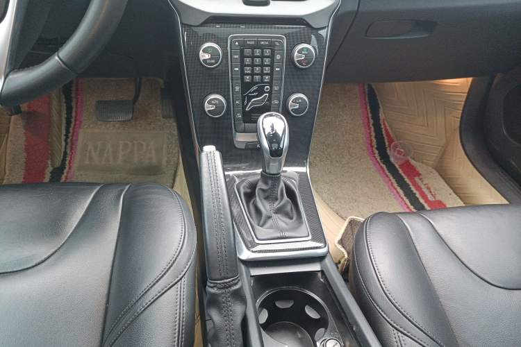 Used Volvo V40 2017 T3 Zhiyi Edition