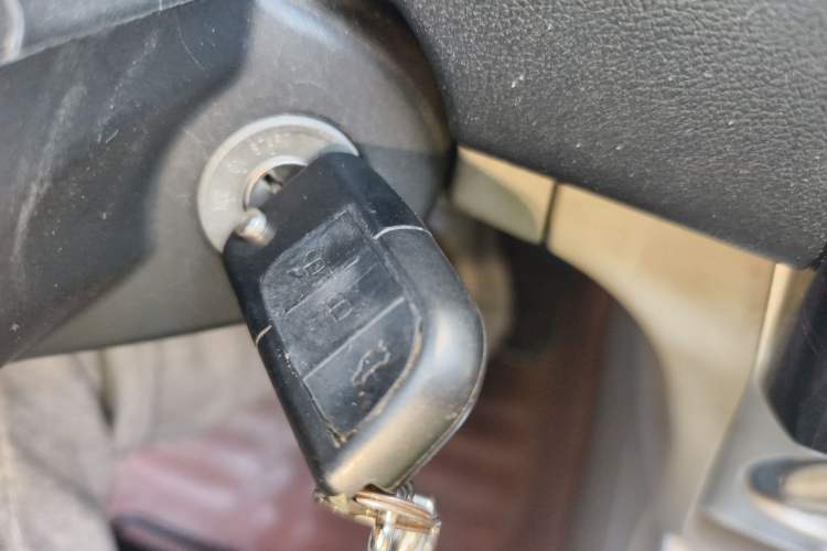 Used CHANGAN Alsvin V3 2012 1.3L Manual Comfort Version China IV Standard
